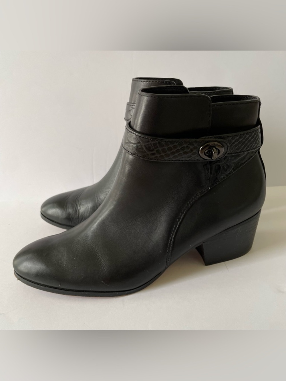 COACH Black Leather Ankle Boots Bootie Chunky Heel Size 9 B Side Zip - Picture 2 of 7
